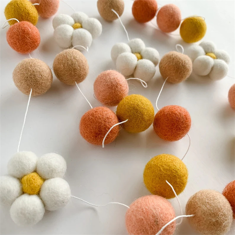 พวงดอกเดซี่ทำจากลูกบอลขนสัตว์  - Home Textiles Photos บทวิจารณ์และราคา